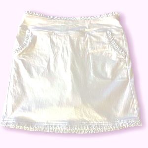 🌟EC. Crown&Ivy stretch skort. White ruffled waist,pockets and hem
